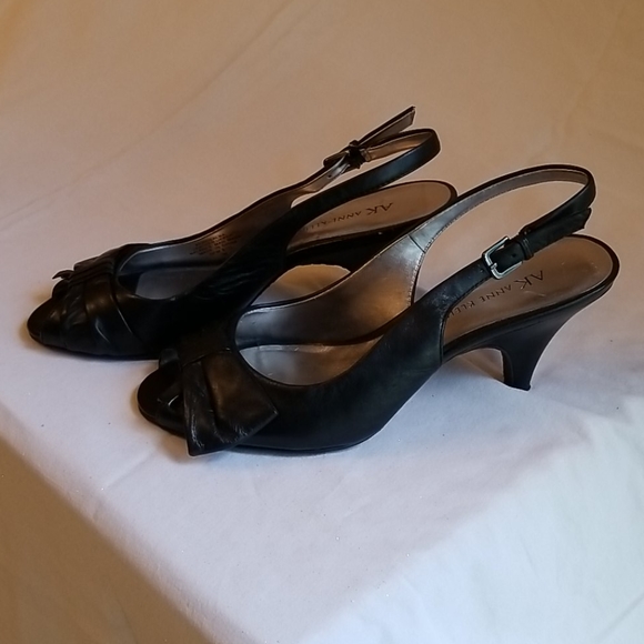 Anne Klein Black Leather Kitten Heel Size 7 NWOB - Picture 4 of 10